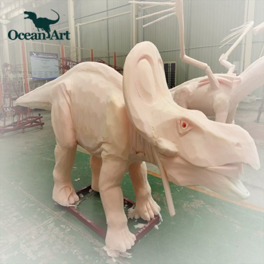 仿真恐龙造作现场-圆角龙造作过程