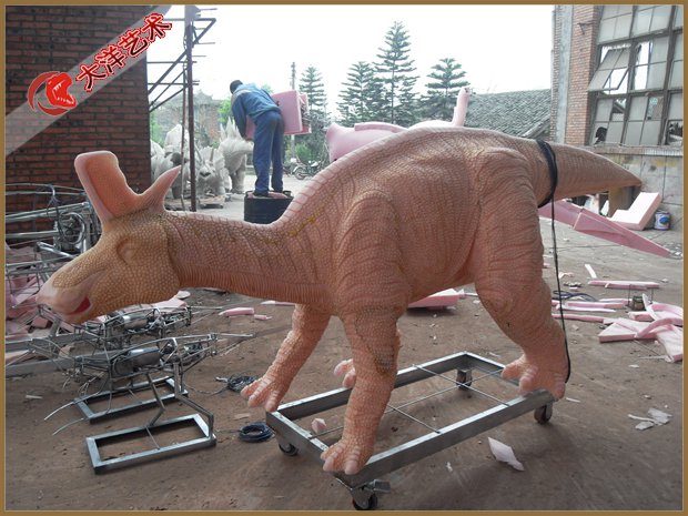 仿真恐龙造作现场-赖氏龙造作现场